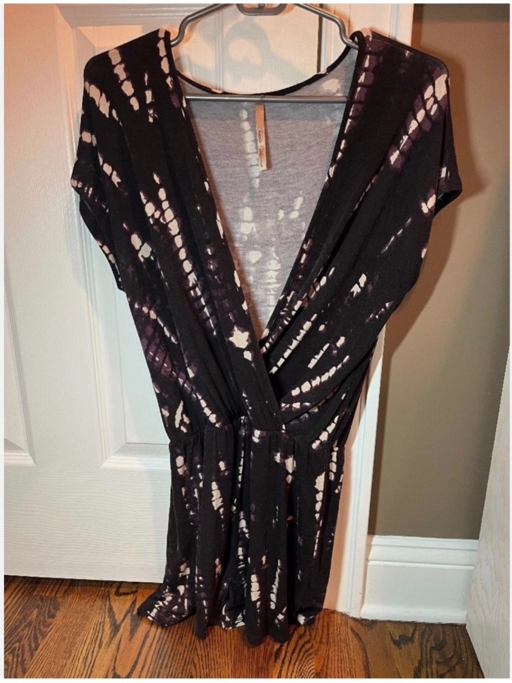 NEW w/o TAGS LANI CALIFORNIA ROMPER V-NECK PURPLE TIE DYE BLACK WHITE SOFT LARGE